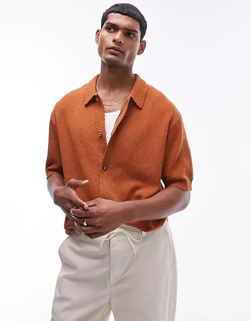 Topman knitted textured button through shirt in rust-Brown Cover