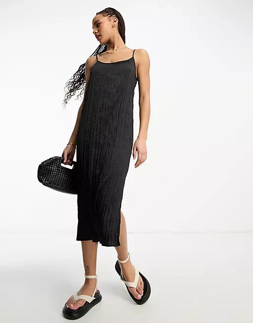 Monki crinkle cami midi dress in black Cover