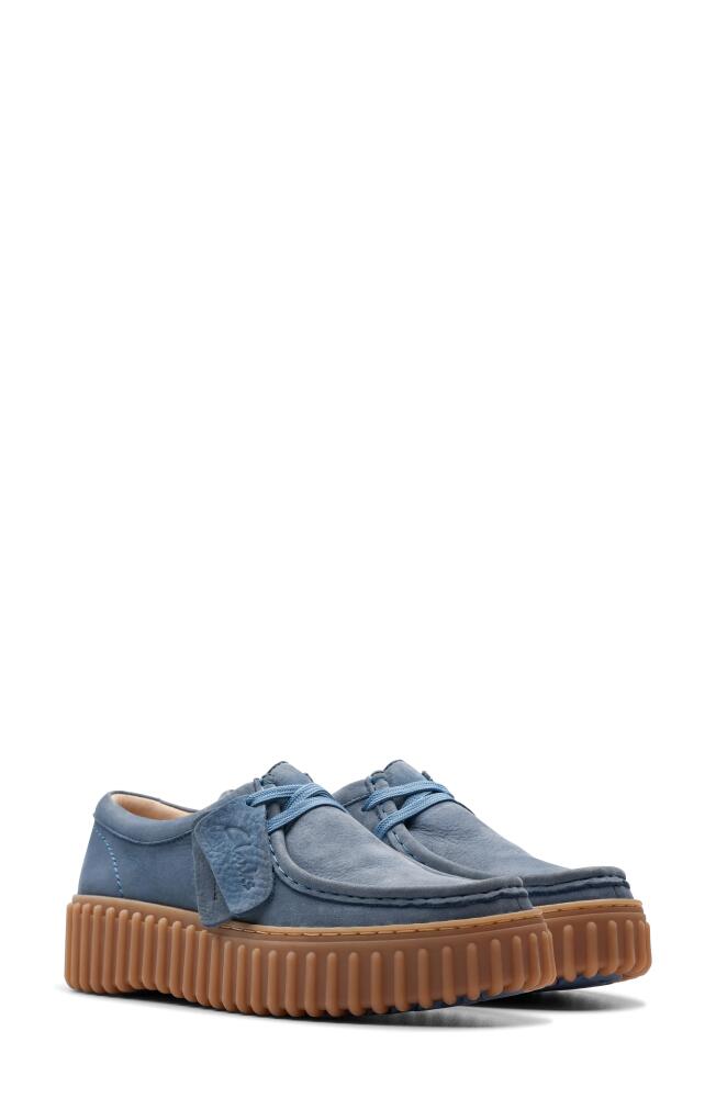 Clarks(r) Torhill Bee Chukka Sneaker in Blue Nubuck Cover