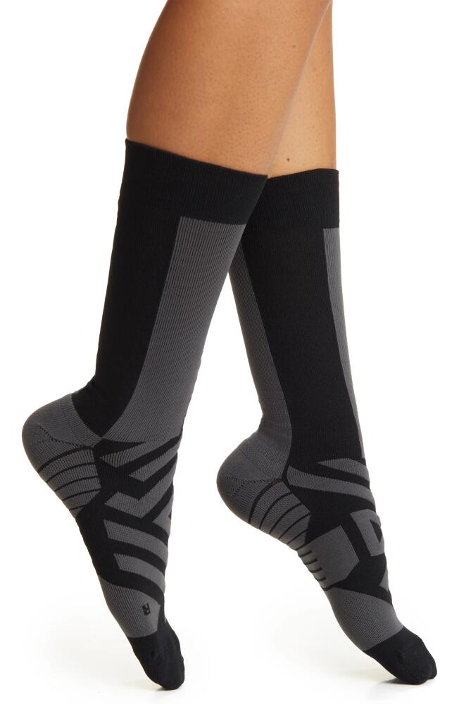 On Performance Crew Socks in Black/Shadow Cover