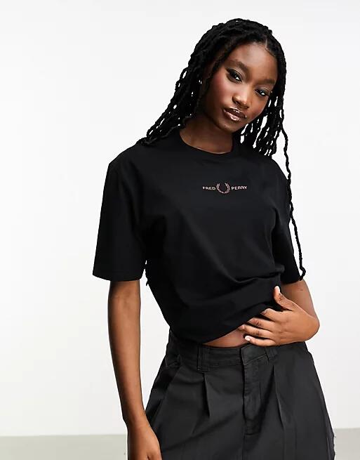 Fred Perry central logo t-shirt in black Cover