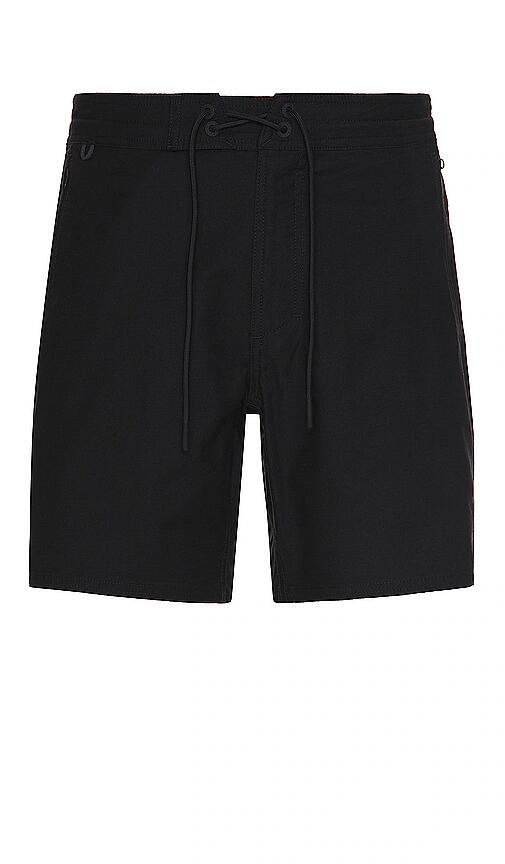 ROARK Layover Traveler Short in Black Cover