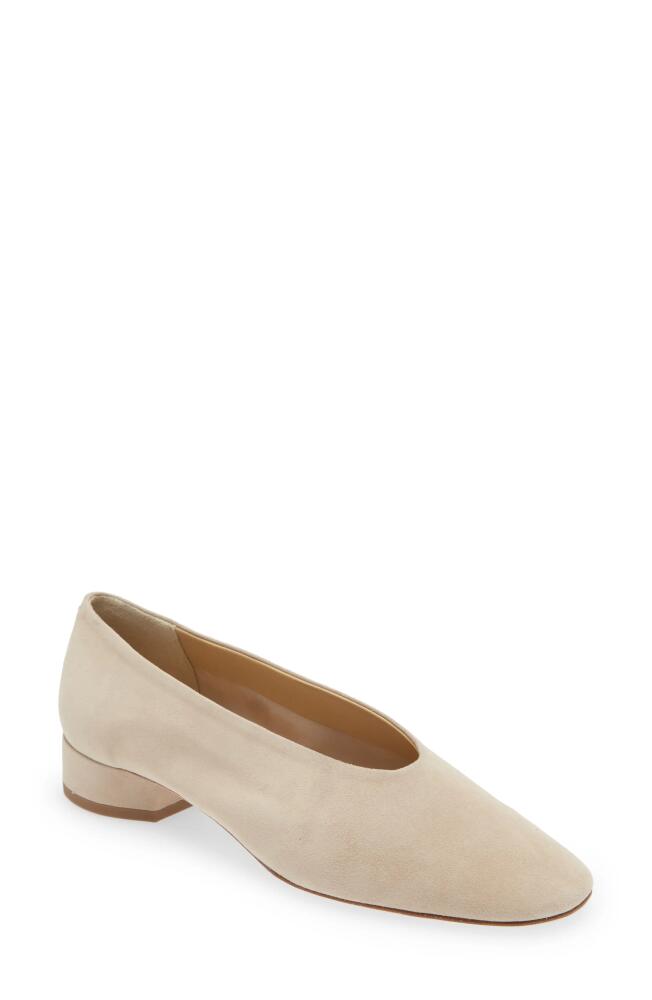 aeyde Delia Pump in Latte Cover