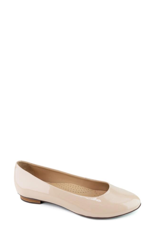 Marc Joseph New York Ferris Flat in Beige Patent Cover