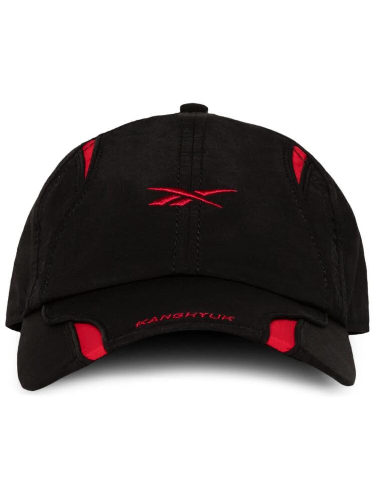 Reebok LTD logo-embroidered baseball cap - Black Cover