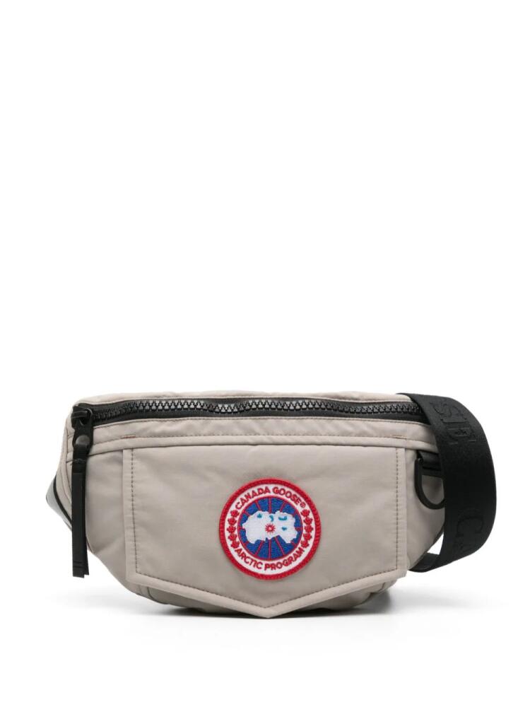 Canada Goose logo-patch belt bag - Neutrals Cover