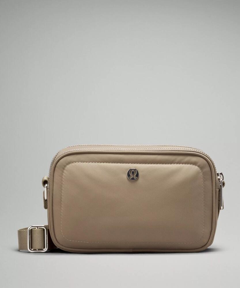 lululemon - Crossbody Camera Bag 2L - Brown/Neutral/Fawn Brown Cover