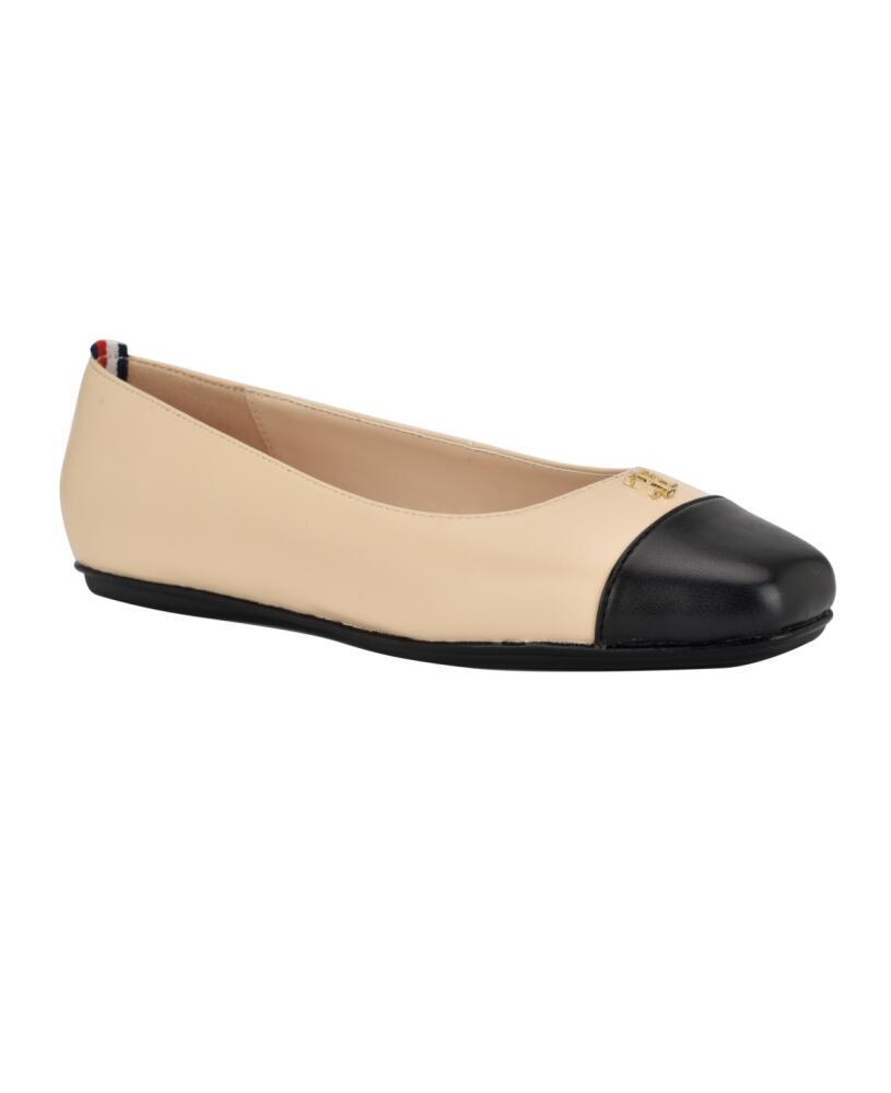 Tommy Hilfiger Women's Bekim Cap Toe Ballet Flat - Medium Natural, Black Cover