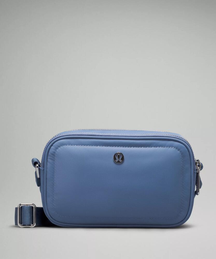 lululemon - Crossbody Camera Bag 2L - Oasis Blue Cover