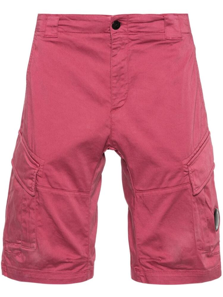 C.P. Company Lens-detail cargo shorts - Red Cover