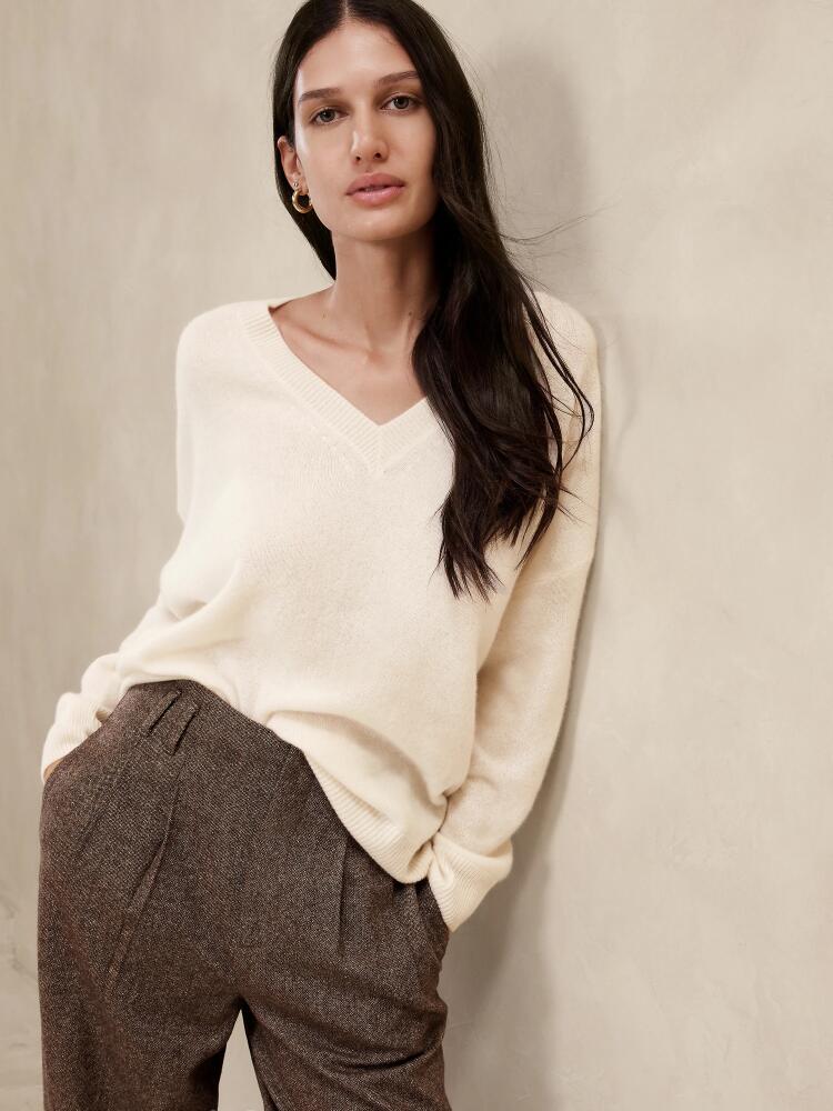 Banana Republic Caro Lightweight Cashmere V-Neck Sweater Cover