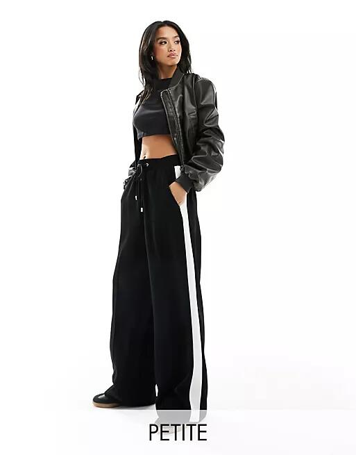 River Island Petite sweatpants with stripe side in black Cover