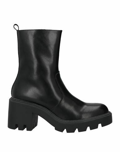 Francesco Milano Woman Ankle boots Black Leather Cover