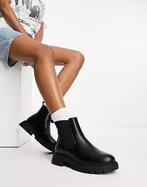 ASOS DESIGN Adjust chunky chelsea boots in black Cover