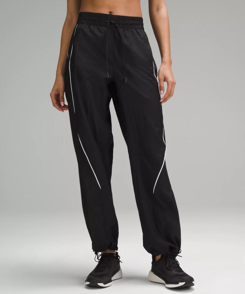 lululemon License to Train Mid-Rise Lightweight Joggers Cover