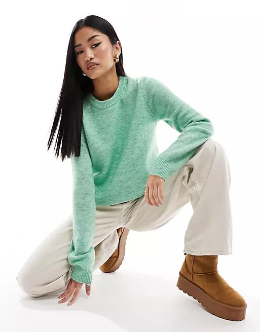 Pieces scoop neck sweater in green Cover