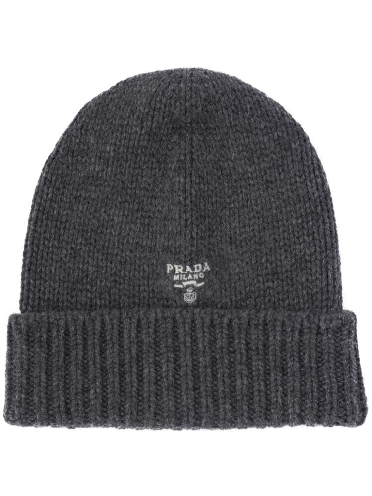 Prada logo-embroidered cashmere beanie - Grey Cover