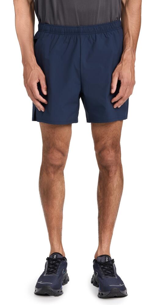 On Essential Shorts Navy Cover