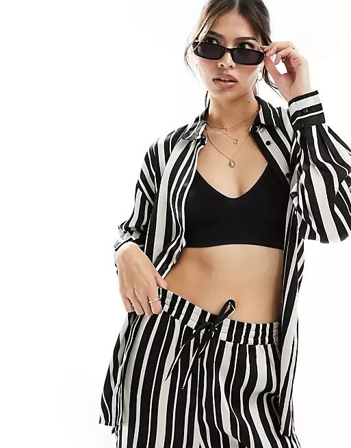 Only oversized shirt in black and white stripe - part of a set Cover