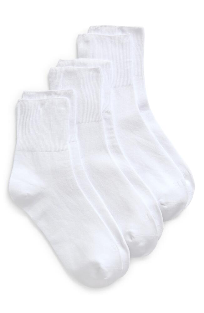 Hue 3-Pack Bobby Socks in White Cover