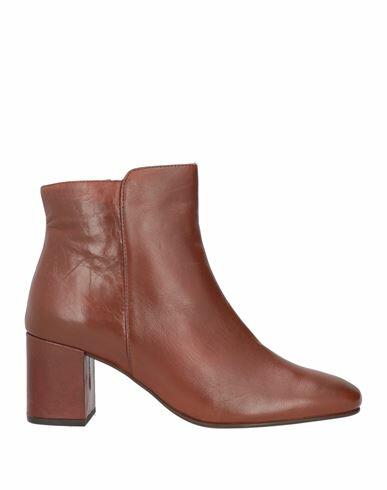 Paola Ferri Woman Ankle boots Brown Soft Leather Cover