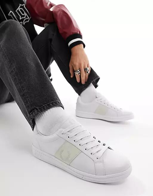 Fred Perry leather logo sneakers in white Cover