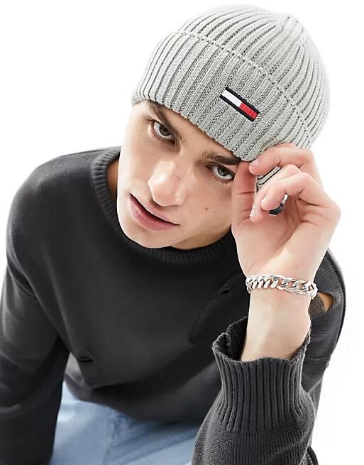 Tommy Jeans ribbed flag logo beanie in gray Cover