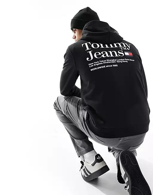 Tommy Jeans regular modern logo hoodie in black Cover