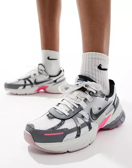 Nike V2K Run unisex sneakers in silver and pink Cover