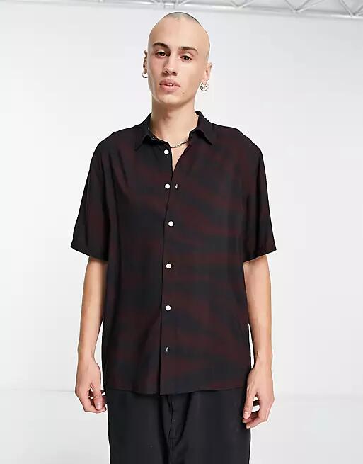 Weekday randy tiger printed shirt in red Cover