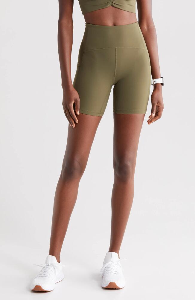 zella Studio Luxe Pocket Bike Shorts in Olive Night Cover