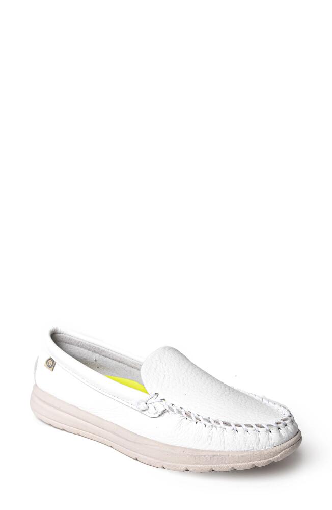 Minnetonka Discover Deerskin Loafer in White Cover