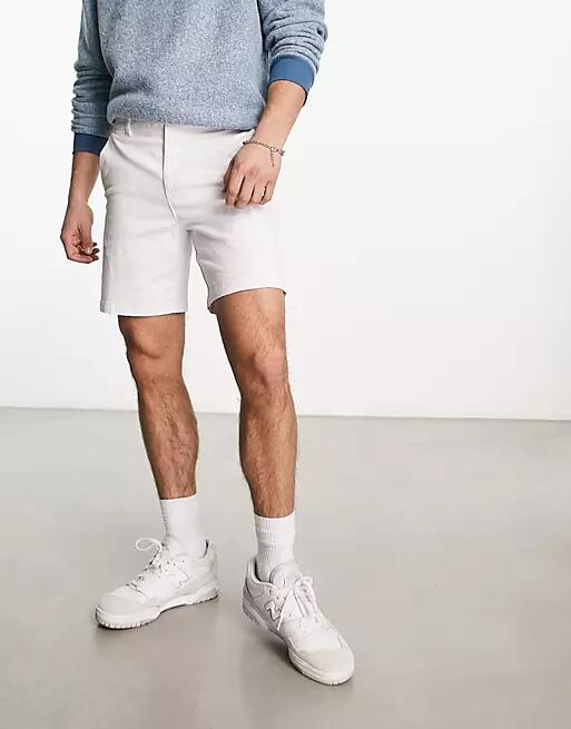 New Look slim chino shorts in white Cover