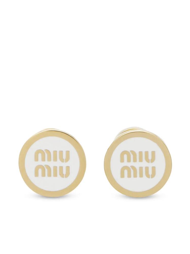 Miu Miu logo-embossed stud earrings - White Cover