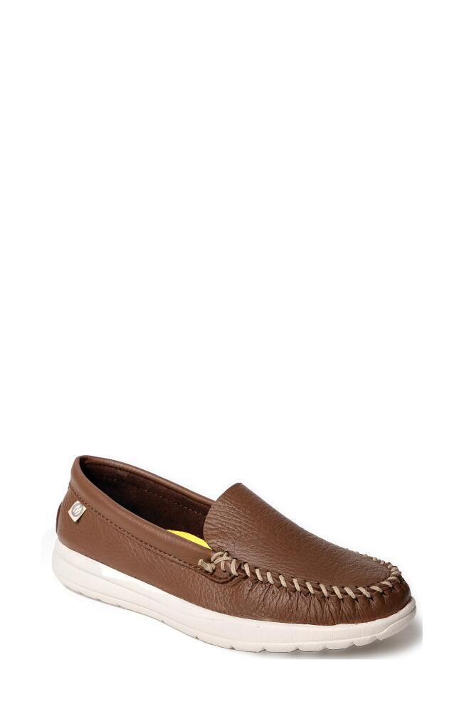 Minnetonka Discover Deerskin Loafer in Carmel Cover