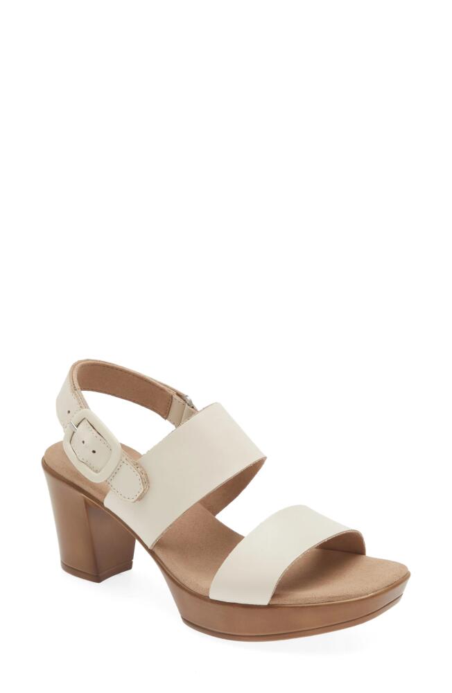 Munro Max Platform Slingback Sandal in Latte Cover