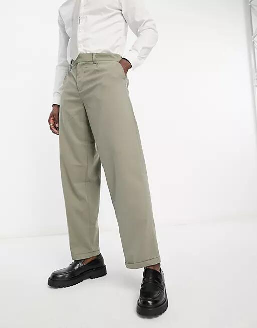 New Look relaxed pleat front pants in khaki-Green Cover