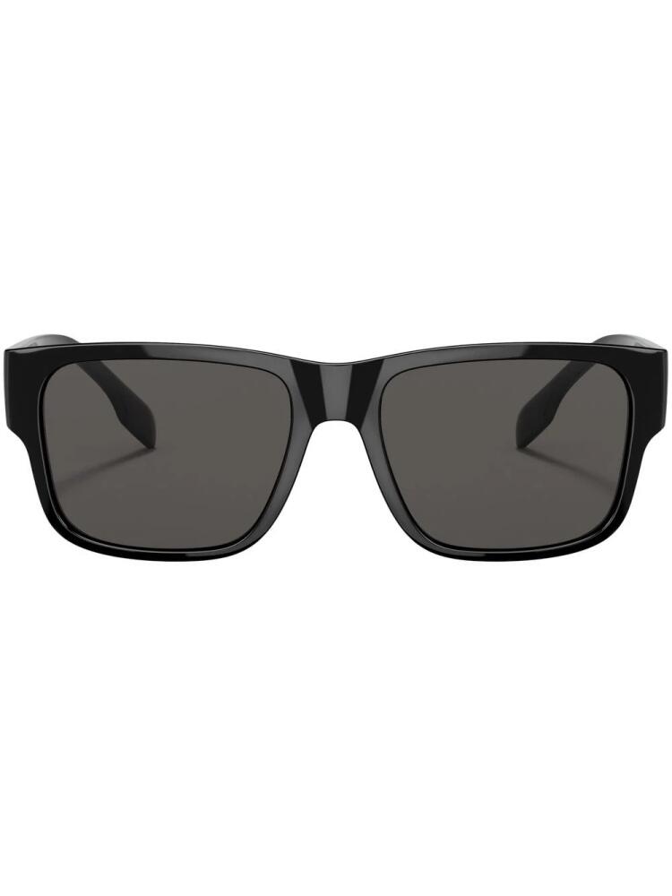 Burberry Eyewear logo-print arm sunglasses - Black Cover