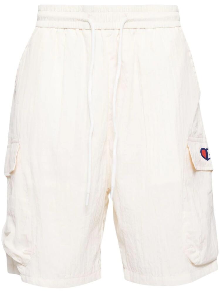 Ground Zero crinkled logo-print cargo shorts - White Cover