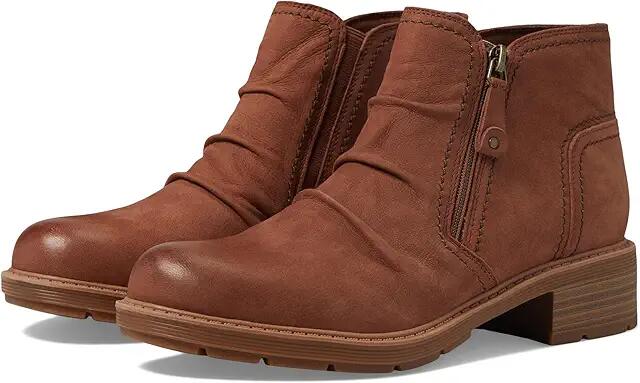 Clarks Hearth Dove (Tan Nubuck) Women's Boots Cover