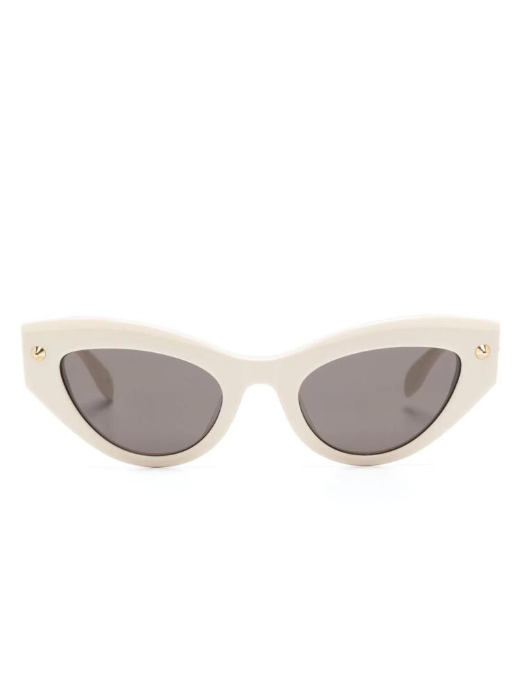 Alexander McQueen Eyewear Spike-stud detail cat-eye sunglasses - Neutrals Cover