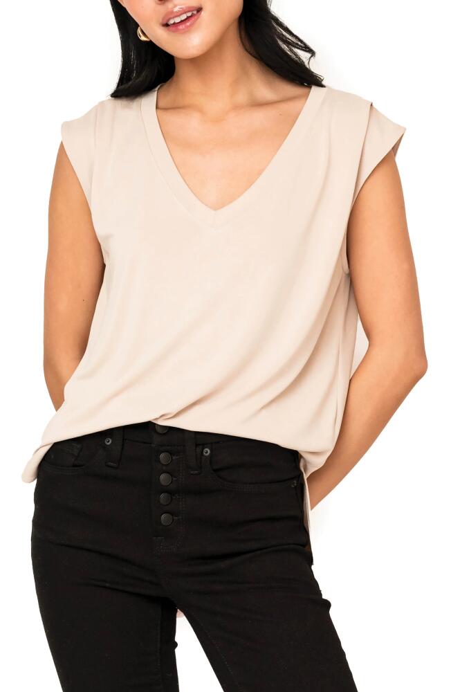 GIBSONLOOK V-Neck T-shirt in Cappuccino Cover