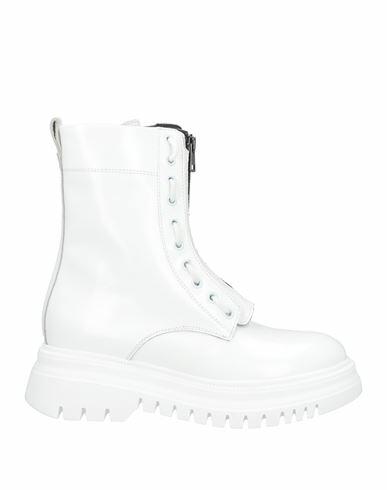 Janet & Janet Woman Ankle boots White Leather Cover