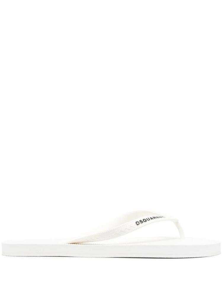 DSQUARED2 embossed-logo flip flops - White Cover