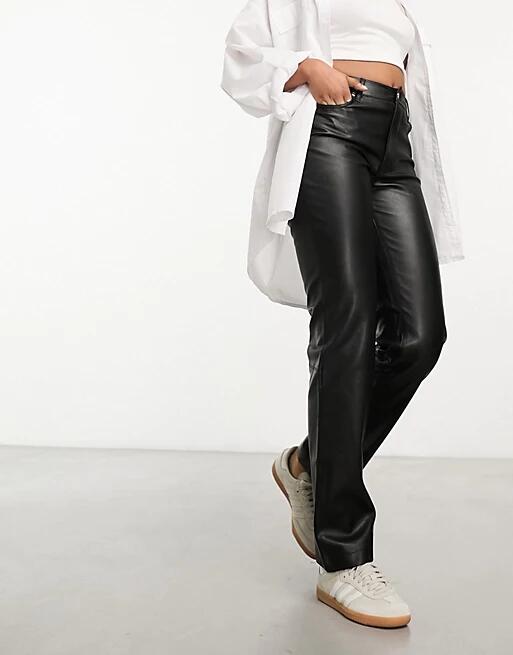 River Island straight leg PU pants in black Cover