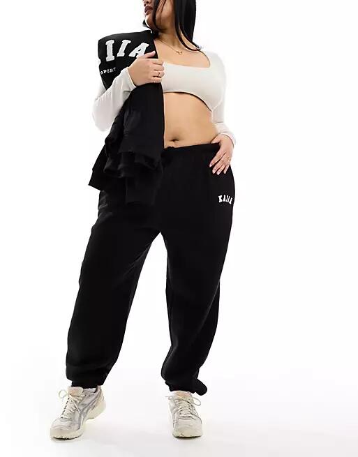 Kaiia Plus cuffed sweatpants in black - part of a set Cover