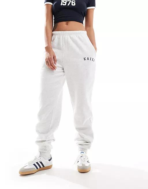 Kaiia cuffed sweatpants in light gray Cover