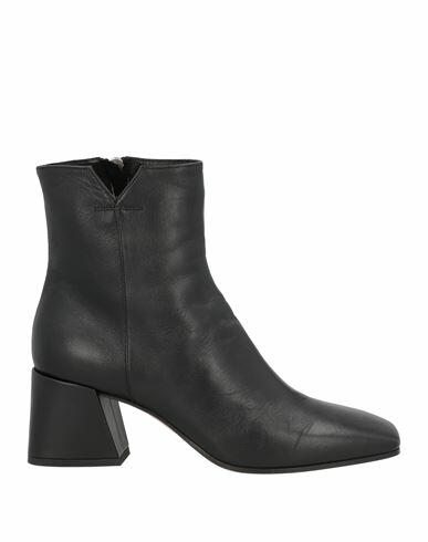 Pomme D'or Woman Ankle boots Black Leather Cover