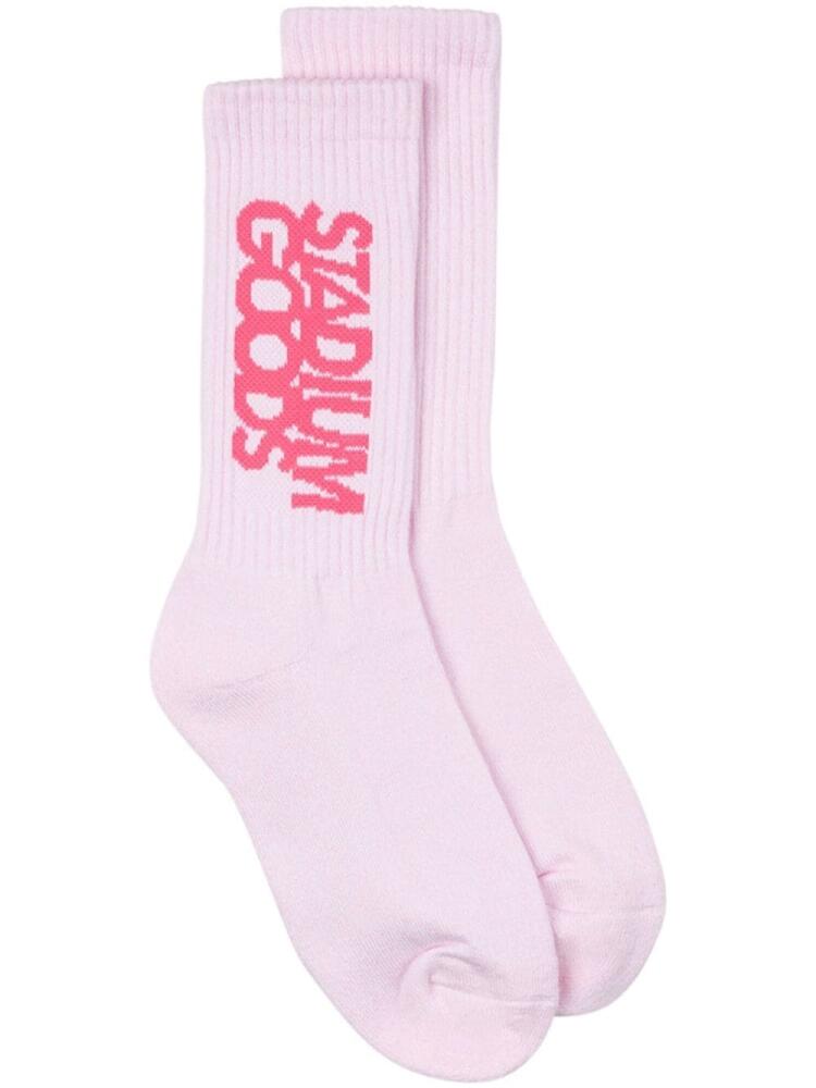 STADIUM GOODS® ribbed logo "Blizzard Pink" socks Cover