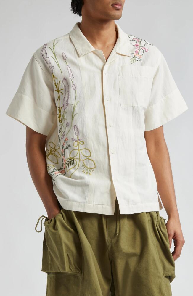 Story mfg. Greetings Embroidered Short Sleeve Cotton & Linen Button-Up Shirt in Ecru Herb Cover